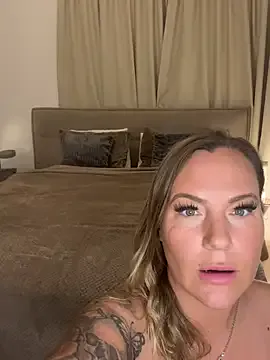 Kira_Knight20 from StripChat