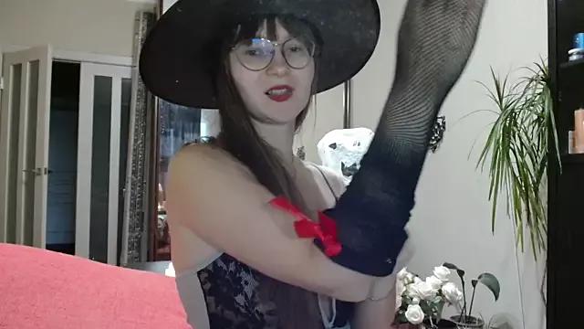 KiraGoldens from StripChat