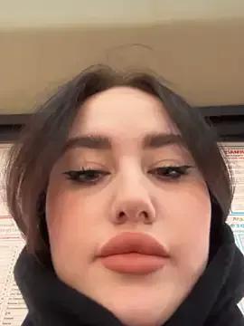 Join sexy model KiraSunshine KiraSunshine from StripChat