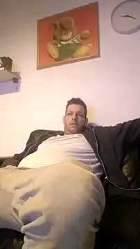 Knuffelstaaff123 on StripChat