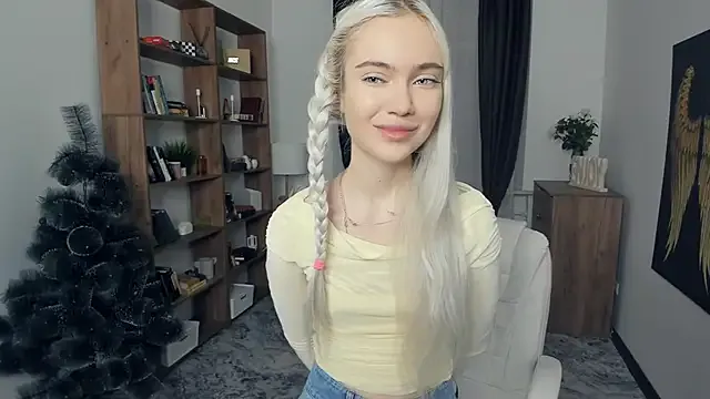 KristalCrowner from StripChat