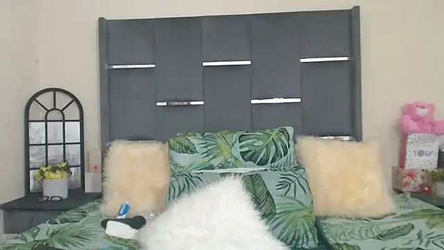 Slutty joy with the curvaceous LaCaramellaChocolatia from StripChat laying bare in public LaCaramellaChocolatia from StripChat