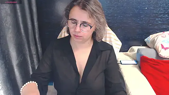 LadyAverrySquirt11 from StripChat