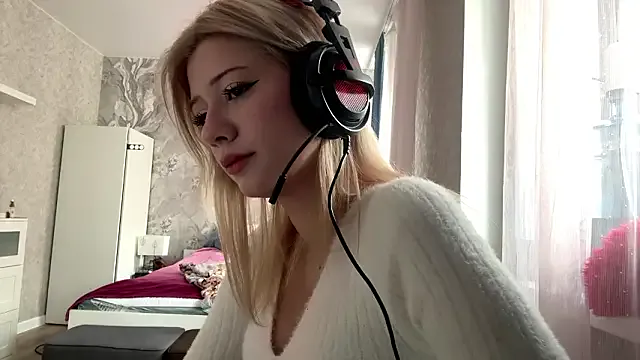 LadyFoxLove from StripChat