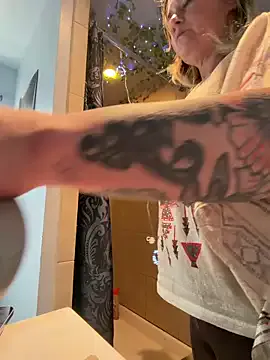 LilMissKaos from StripChat