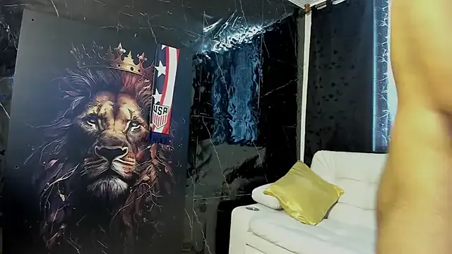 Bicurious beauty: Litoxx_cass gets uncovered while fingering her clit onwebcam litoxx_cass from StripChat