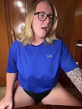 Slutty Lizzyloo wants you to fuck her body now Lizzyloo from StripChat