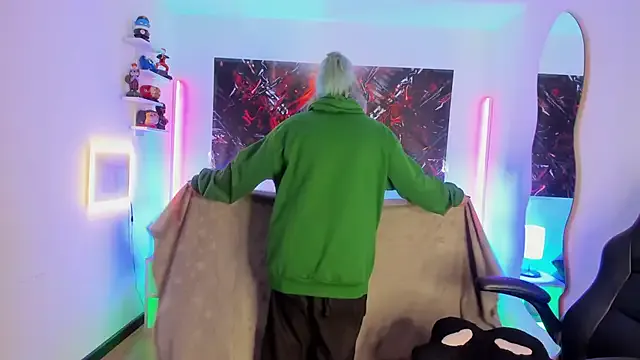 lucky-leah from StripChat