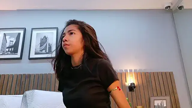 luna_roja25 from StripChat