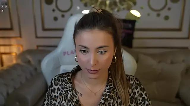 Luna_secretgirl from StripChat