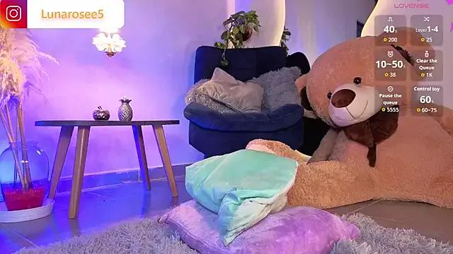 LunaRose5 from StripChat