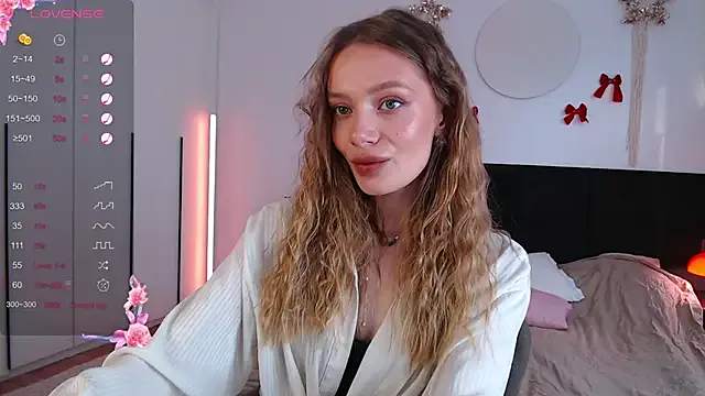 LunaticaBae from StripChat