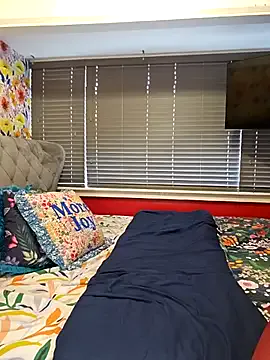 Bicurious wildness: Maddythemilf gets uncovered while massaging her coochie on webcam Maddythemilf from StripChat