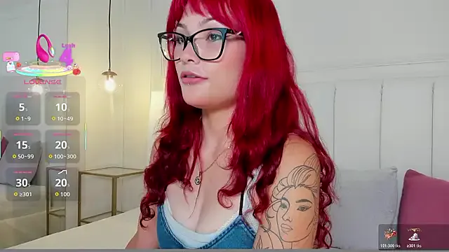 mae_lyra from StripChat