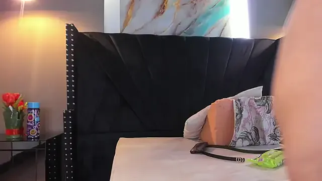 MAHIASMITH13 from StripChat