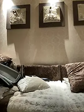 Curious Manson13333 laying bare and peaking with her favorite sex toy vibrators Manson13333 from StripChat