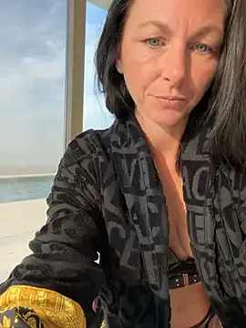 Mel-Mia from StripChat