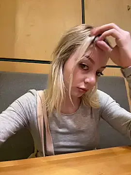 Bicurious hotness: Melissa_grr gets unclothed while fondling her muff in public melissa_grr from StripChat