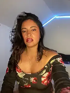 MiaAlarie from StripChat