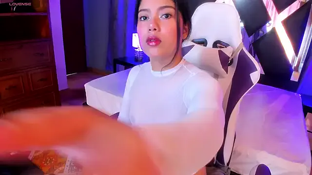 michell_sweetiee from StripChat