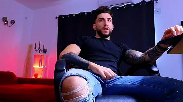 MightyAaron66 from StripChat