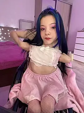 MiniSophiaa from StripChat