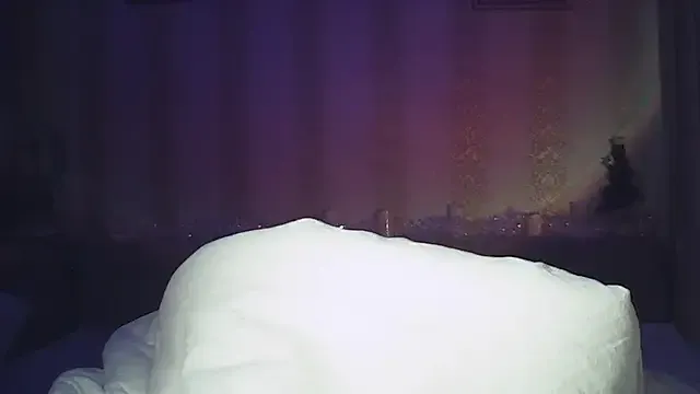 MoodieMira from StripChat