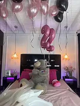 Naked MystiqueXXX wants you to fuck their body now MystiqueXXX from StripChat