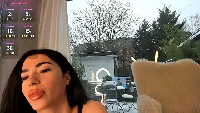 Naila18 from StripChat