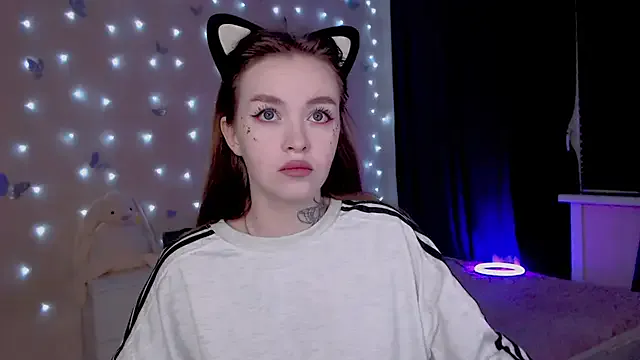 Bicurious sexiness: Naughty_Mable gets butt-naked while stroking her coochie on webcam Naughty_Mable from StripChat