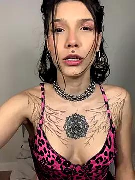 Admire slutty model Nickelfie nickelfie from StripChat