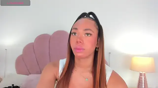 Nicole_Paradise from StripChat