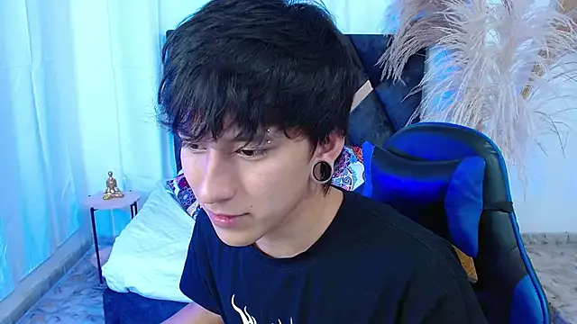 nikoo_18 from StripChat