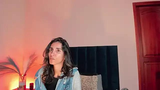 Admire Nina_Cavaali, she wants to masturbate for you Nina_Cavaali from StripChat