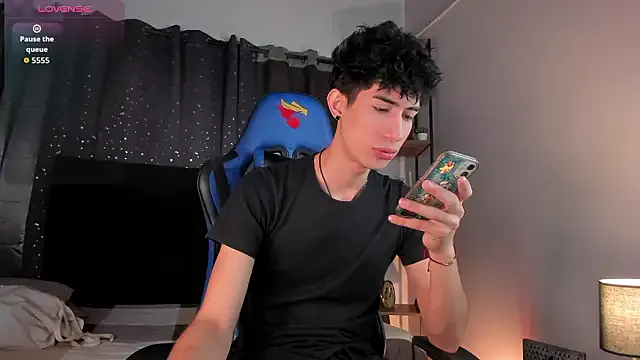 Kinky delight with the rounded NovaaWheler from StripChat teasing onwebcam NovaaWheler from StripChat