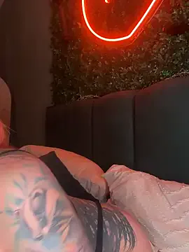 cam to cam with StripChat's ObviouslyPeachy in their live exhibition for mesmerizing sensations ObviouslyPeachy from StripChat