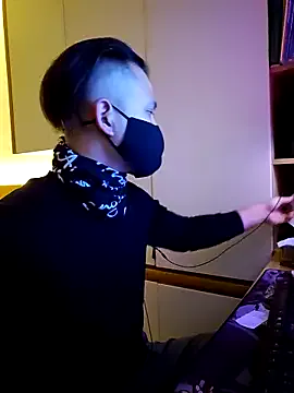 OnlyHand9x from StripChat