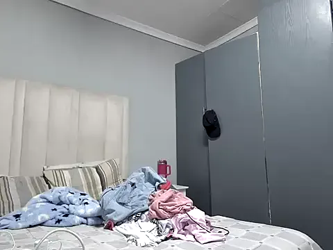 Pearl_00 from StripChat