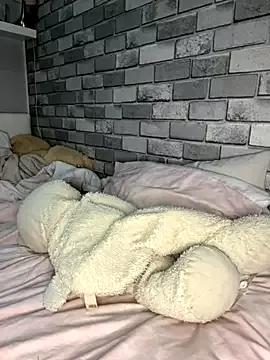 Masturbate to sweet model Poppy_frankie Poppy_frankie from StripChat