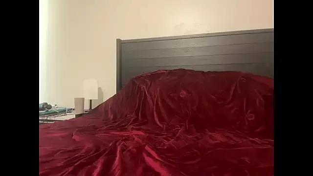 QueenLolaX from StripChat