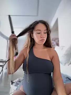 QuietNicole from StripChat