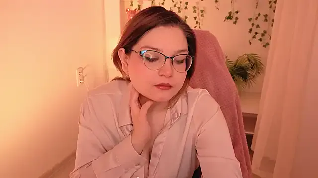 RacieBroom from StripChat