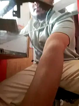 RaiStarrrr0-9 from StripChat