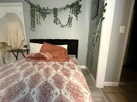 Masturbate to RaquelL0ve, she wants to masturbate for you RaquelL0ve from StripChat