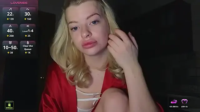 RinaBlondie from StripChat