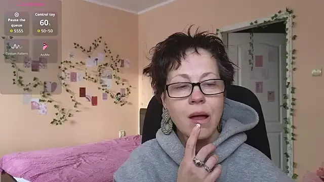 Ronda_Roni from StripChat