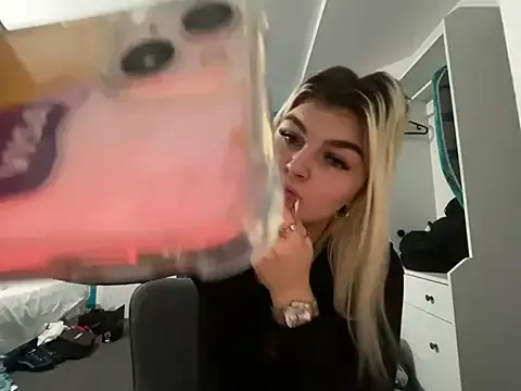 rosie-hipstergal from StripChat