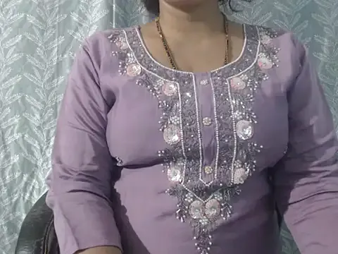 Rozy-Corvy from StripChat