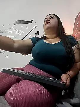 Admire SafiroFer, she wants to masturbate for you SafiroFer from StripChat