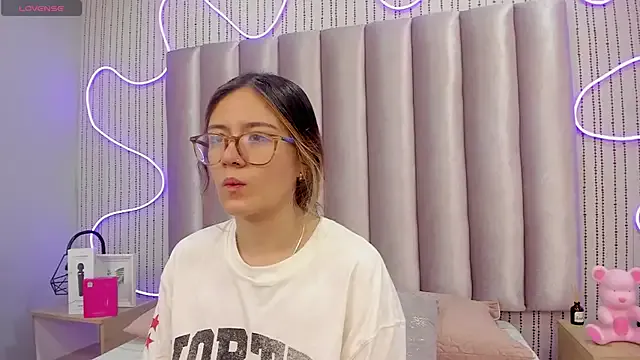 SamanthaPeachss from StripChat